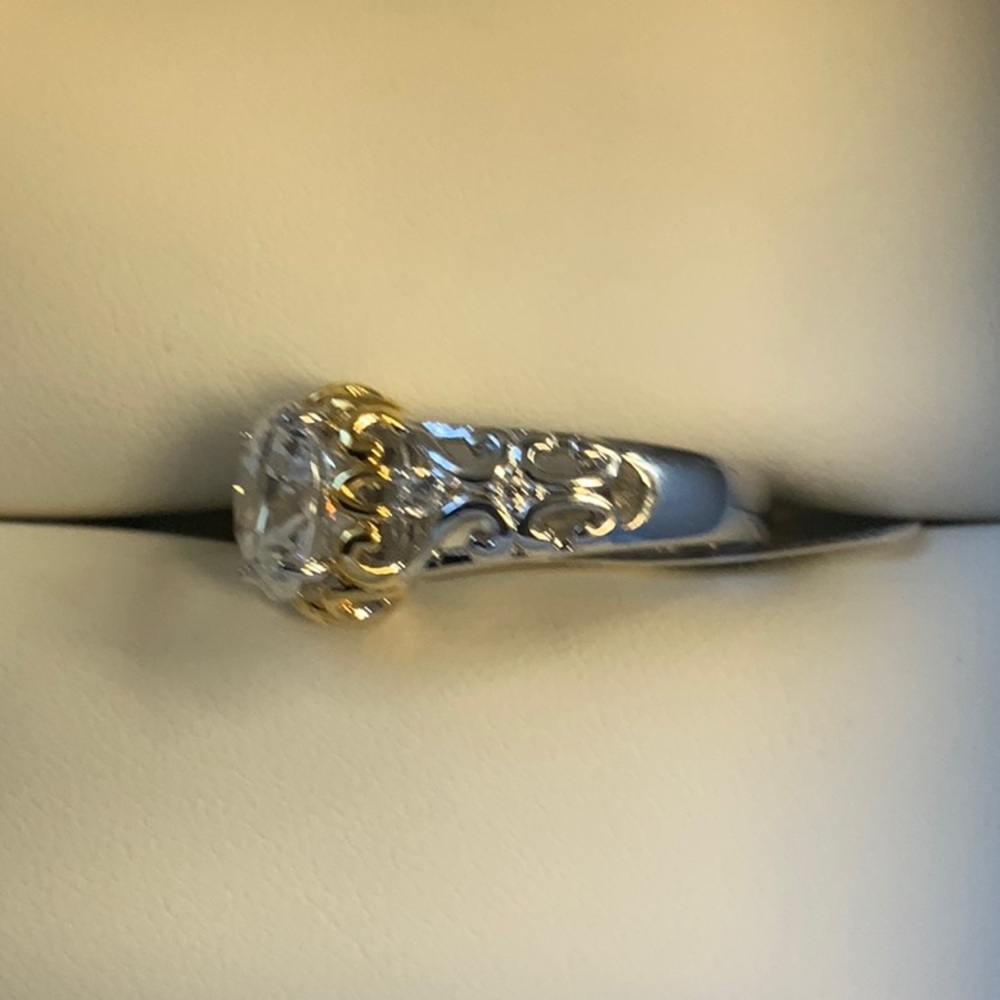 White diamond simulant ring - Picture 3 of 4